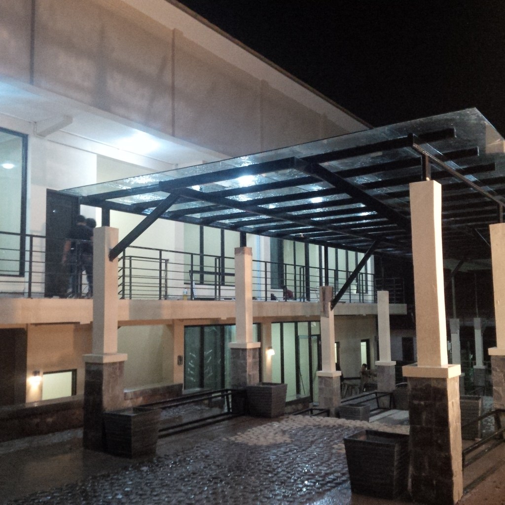 Atap Kaca Tempered 
Harga mulai 850 rb/m2